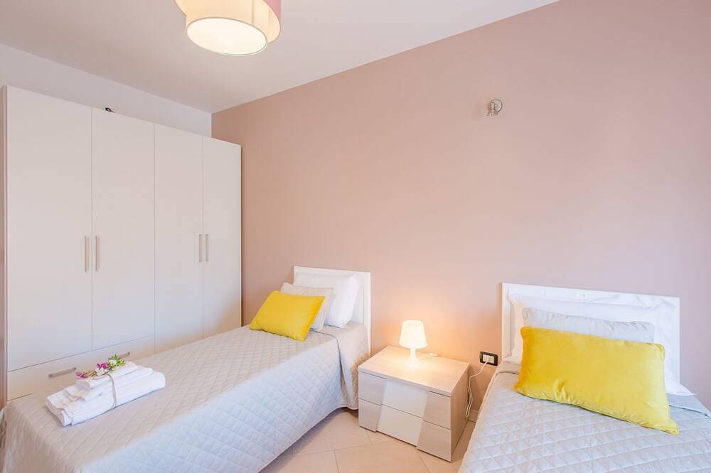 Entire apartment, Nice apartment for 7 people with A/C, Wifi, Tv and patio, close to Ostuni in Carovigno, Salento