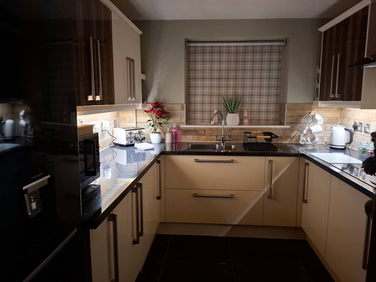 2 Bed House - Sleeps 4 - Pets - Garden - Parking in Sherwood Forest, Nottinghamshire