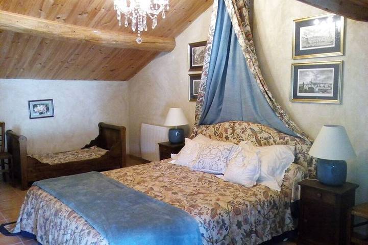 Landhaus mit privatem Hallenschwimmbad,Traumgarten nähe Loiretal in Dercé, Vienne