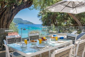 Location de vacances pour 6 personnes, avec vue et jardin, adapté aux familles dans Paleokastritsa