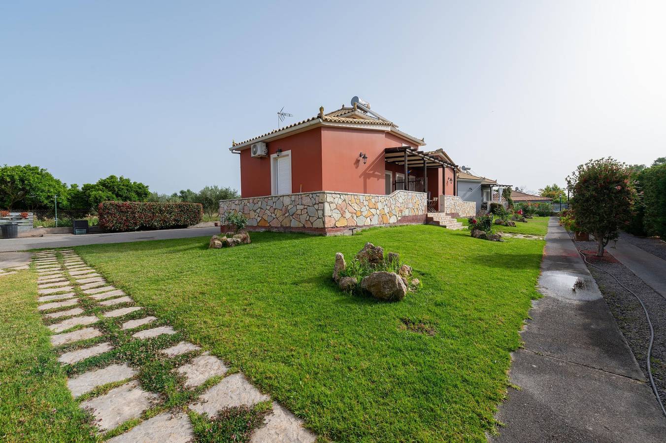 Ρόδι/Pomegranate near to sea with heating pool in Peloponnes