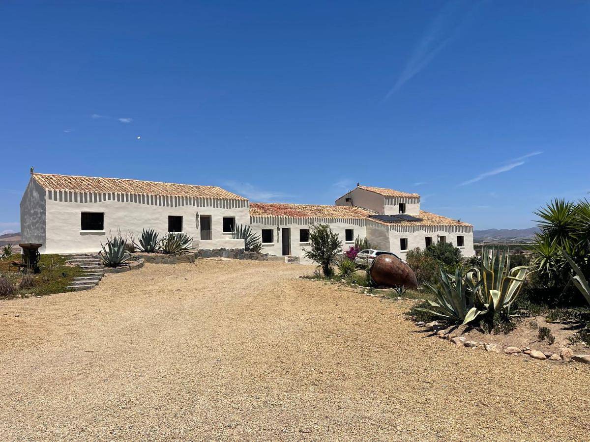 Miluna Oasis Suites in Huércal-Overa, Cordillera Penibética