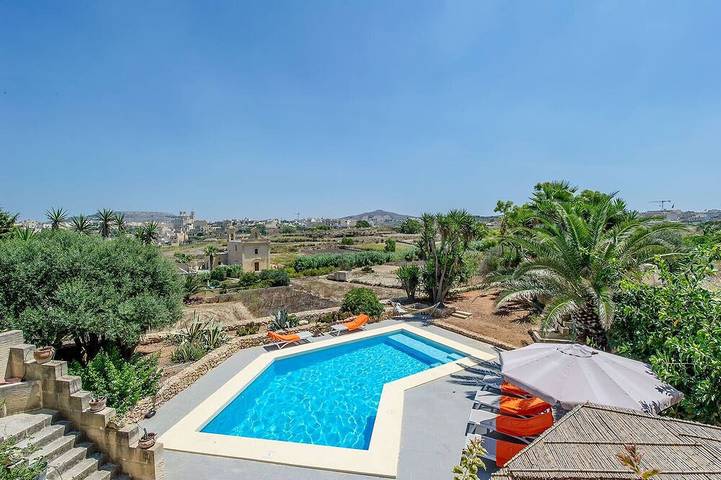 Villa per 9 persone, con giardino e balcone, con animali domestici in Garbo