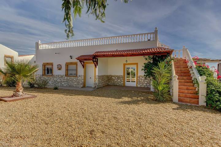 Gîte pour 2 personnes, avec piscine ainsi que terrasse et jardin à Albox - 4