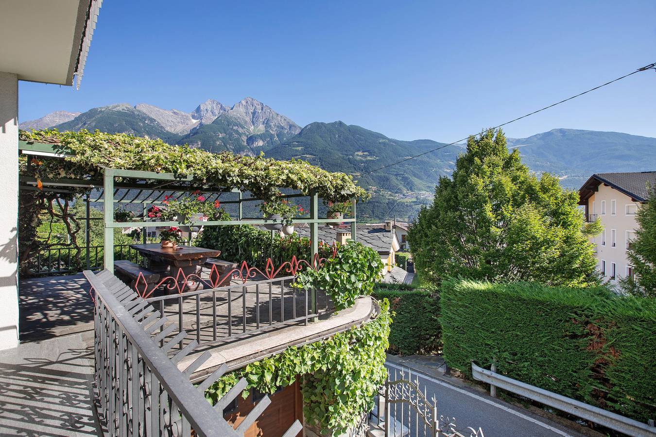 Geheel appartement, Appartement 'La Meison De La Louye' met Uitzicht op de Bergen, Wifi en Airconditioning in Aosta, Walliser Alpen