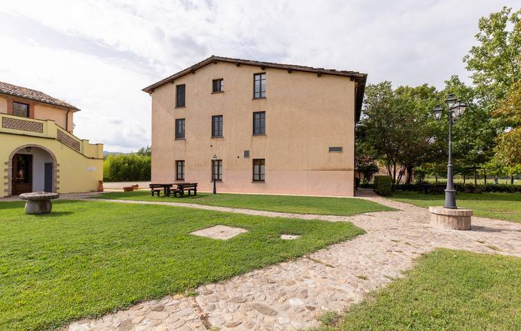 Apartamento vacacional entero, Escapada junto al lago con piscina, aire acondicionado, aparcamiento y cocina, a 2,5 km de Umbertide in Montone (Italia), Valtiberina