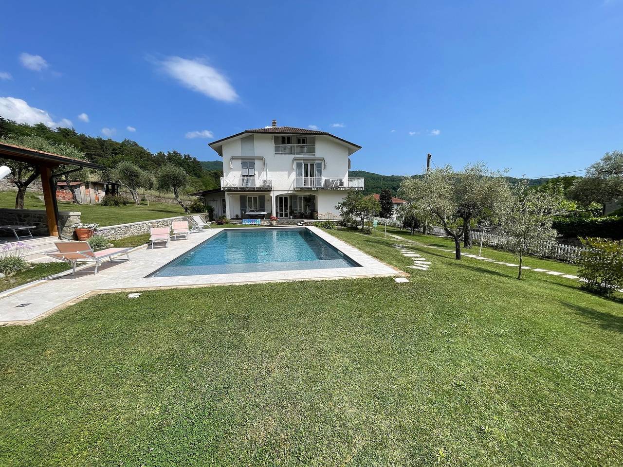 Villa La Lanterna Bianca Apartment with Mountain View, Wi-Fi, and Air Conditioning