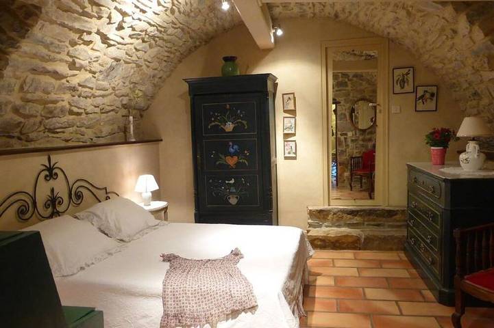 Gîte pour 4 personnes, avec jacuzzi et piscine ainsi que jardin et terrasse à Vesseaux - 2