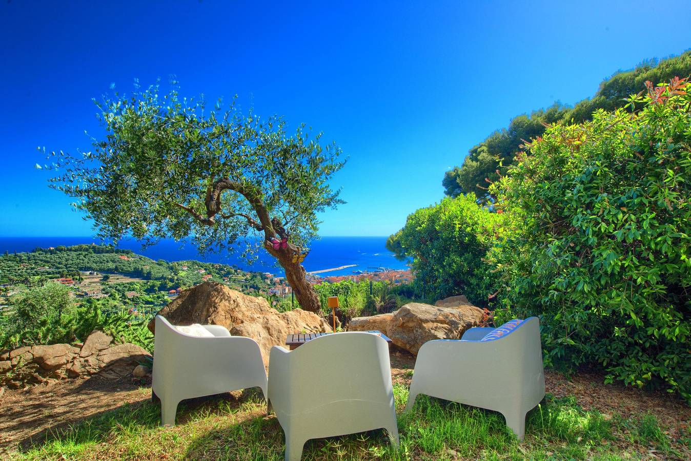 Residenz für 2 Personen mit Balkon/Terrasse in Oneglia, Imperia
