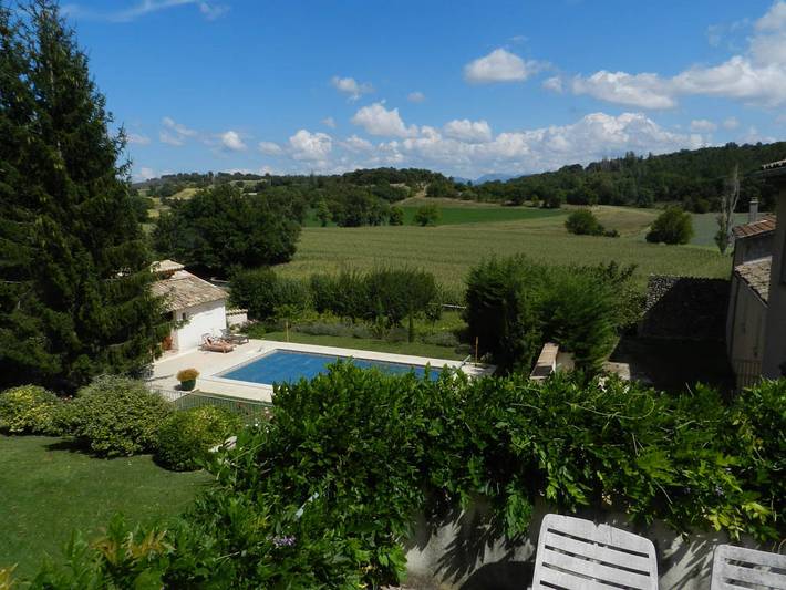 Gîte pour 4 personnes, avec Terrasse et Jardin ainsi que Piscine et Vue