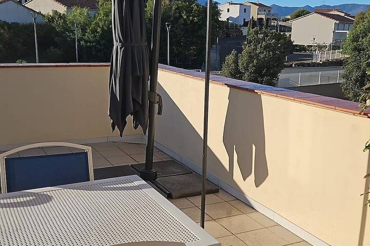Location de vacances pour 6 personnes, avec terrasse dans Plage de Lozari
