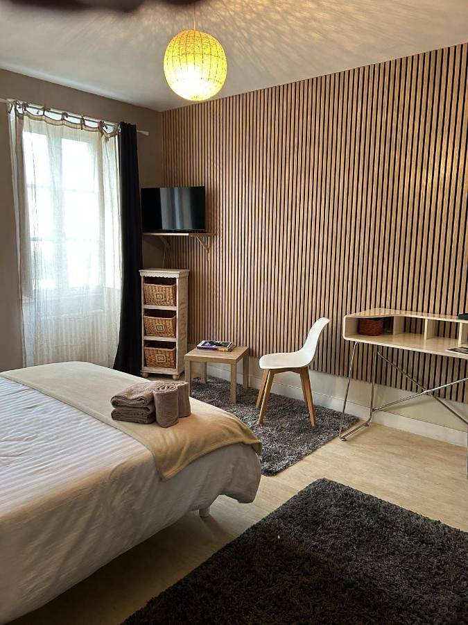 Location de vacances pour 2 personnes, avec terrasse ainsi que piscine et jardin à Confolens - 4