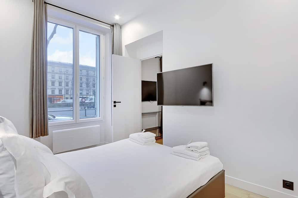 Entire apartment, A Unique & Exclusive Apartment in Neuilly sur Seine in Neuilly-sur-Seine, Hauts-de-Seine