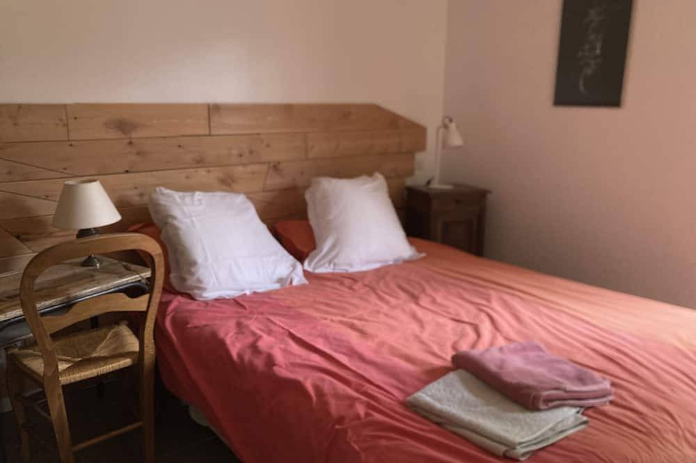 Modern and comfortable chalet with stunning views of the Ariege Pyrenees in Gestiès, Parc naturel régional des Pyrénées ariégeoises