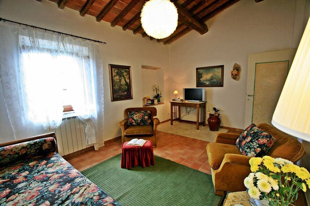 Typical farmhouse with private pool between Pisa and Siena in Pomarance, Riserva Naturale di Monterufoli