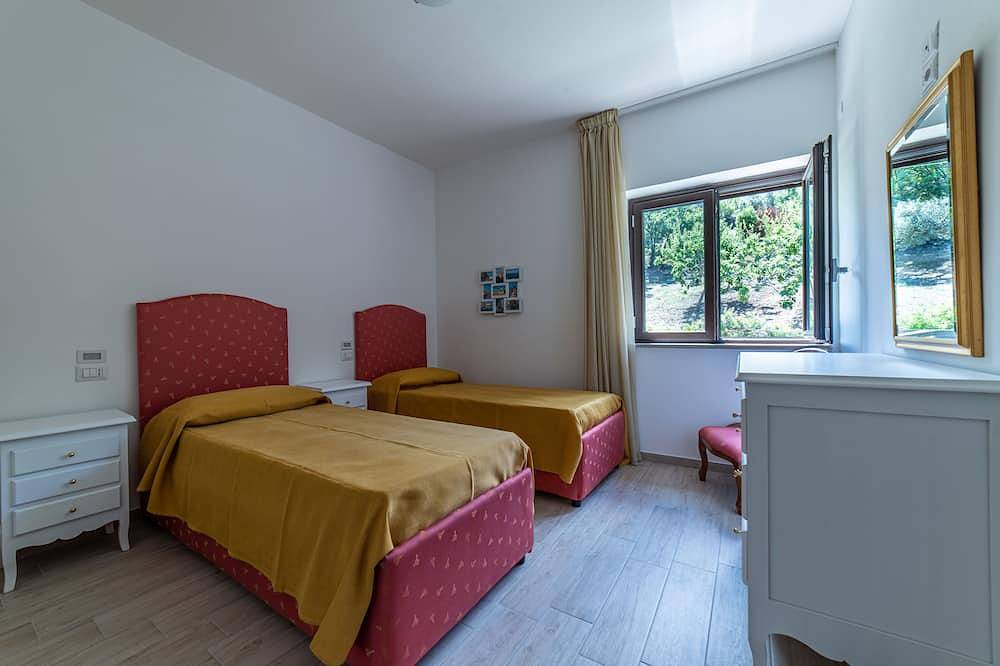 Ganze Wohnung, Vacation Home \"The Vineyard\": between sea and nature- Apartment \"The classic style\" in Castellabate, Cilento