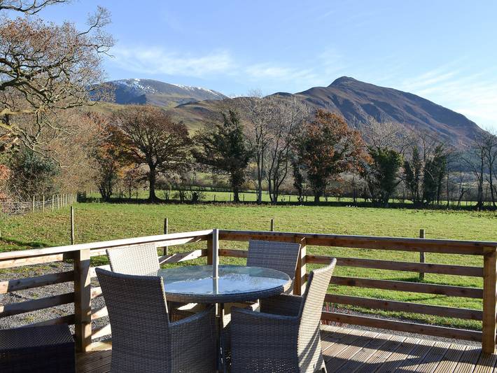 Log cabin for 4 people, with Garden in Bassenthwaite Lake