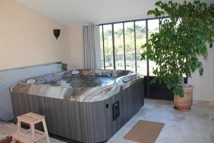 Maison de vacances pour 4 personnes, avec Jacuzzi et Terrasse ainsi que Jardin et Vue