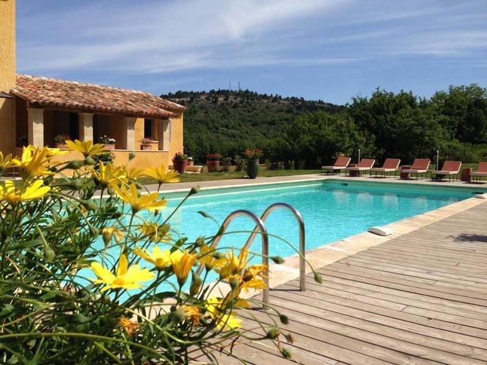 Location de vacances pour 4 personnes, avec jardin et piscine à Céreste - 2