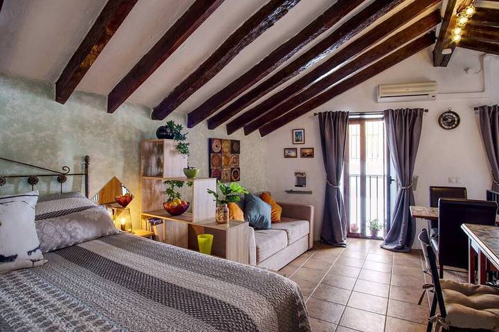 Ganze Wohnung, Romantik-Studio-Eigenes Badezimmer-Strassenblick-Apartment/Studio in Canillas de Aceituno, Cordillera Penibética