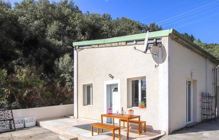 Location de vacances pour 6 personnes, avec terrasse et sauna ainsi que piscine et jardin, animaux acceptés à Saint-Péray