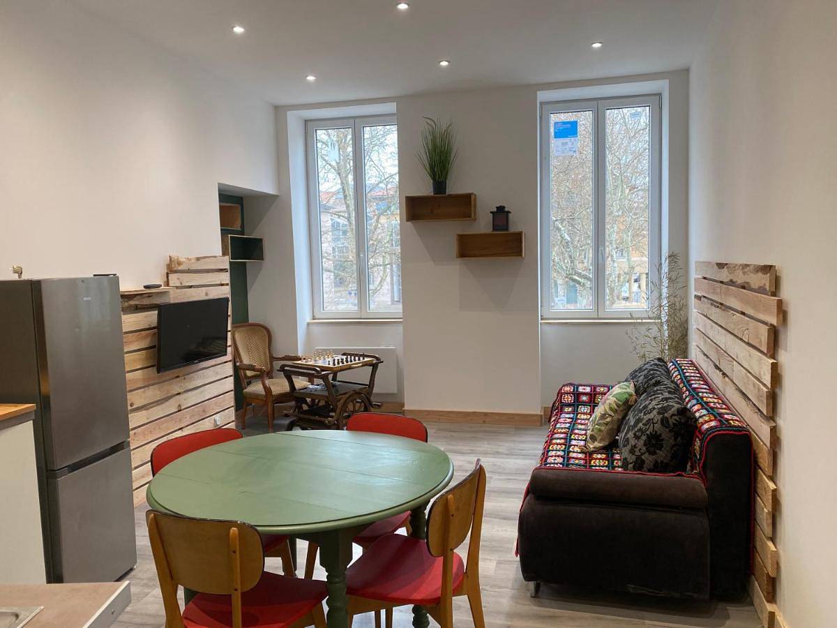 Appartement entier, One-Bedroom Apartment in Millau, Parc naturel régional des Grands Causses