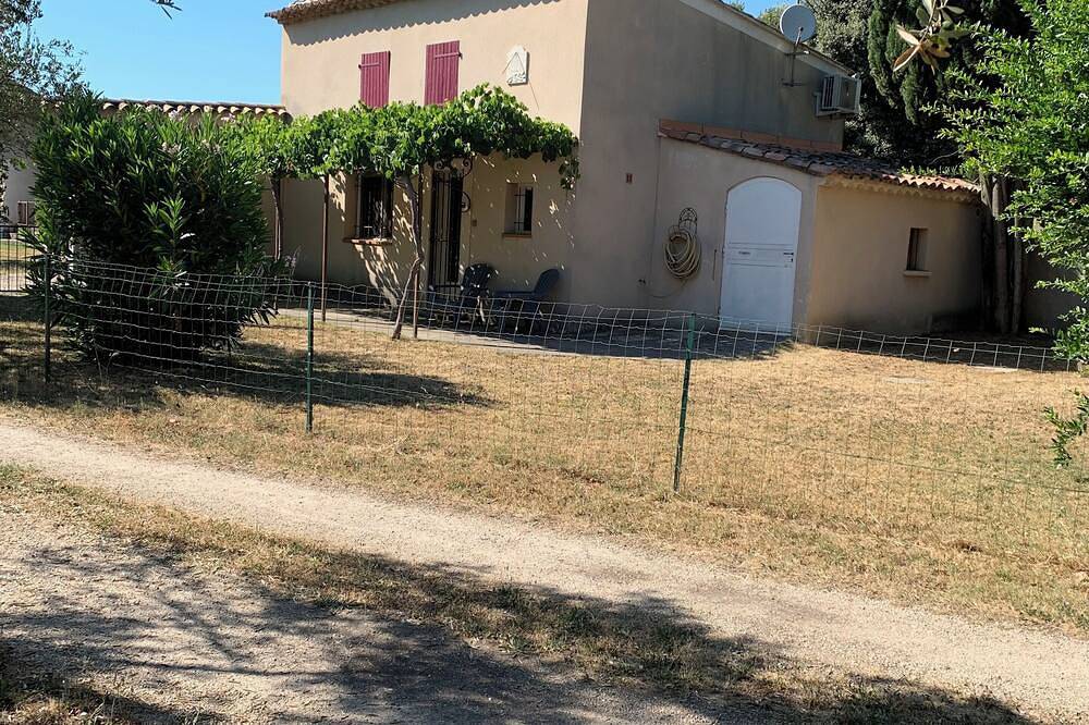 Cottage in the Vineyards in Roquemaure, Nimes region
