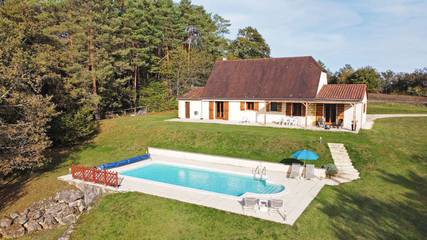 Gîte pour 6 personnes, avec piscine à Tursac