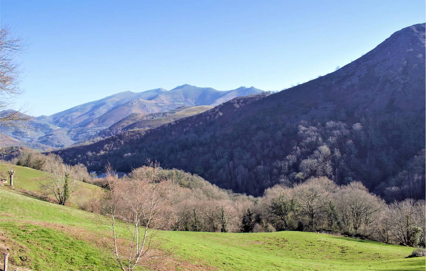 Charmant appartement de jardin avec TV et parking, à 1,5 km de Gerde in Asté, Hautes-Pyrénées