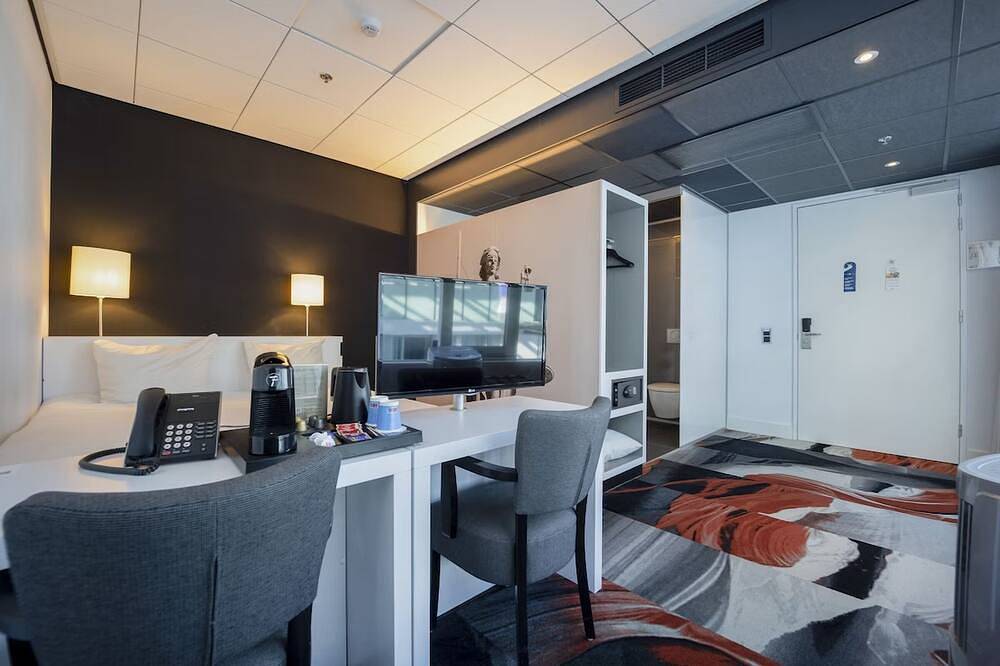 Luxury Stay in Central Leiden with Pool and Attractions Nearby in Leiden, North Sea Netherlands