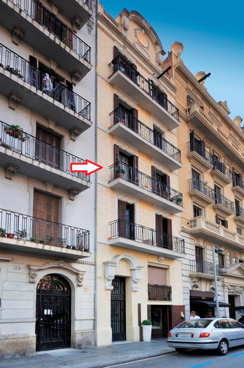 Apartamento inteiro, Mirall,En El Mejor Barrio De La Ciudad, frente a un mercado emblemático, rodeado de comercios y restaurantes y muy bien comunicado con todo. in Centro Barcelona, Barcelona