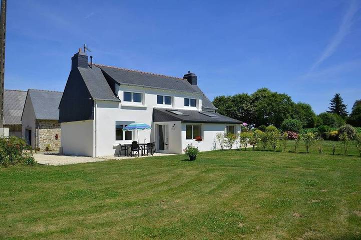 Location de vacances pour 5 personnes, avec jardin et terrasse à Plogonnec