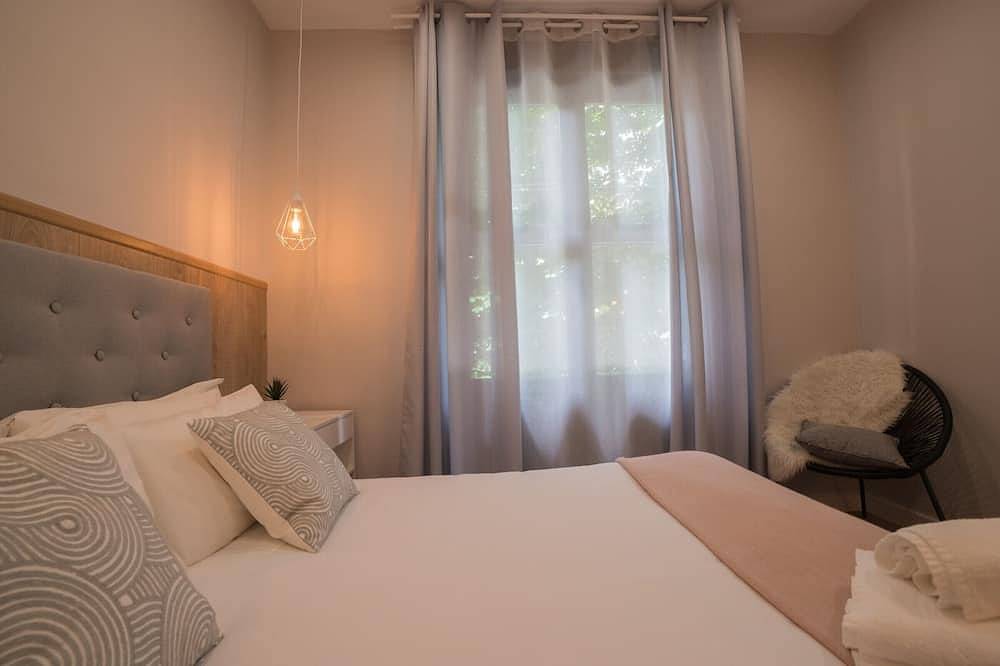 Entire apartment, Beautiful central apartment, renovated, near Laurel and Espolon, cathedral view, free Wifi in Logroño, La Rioja Province