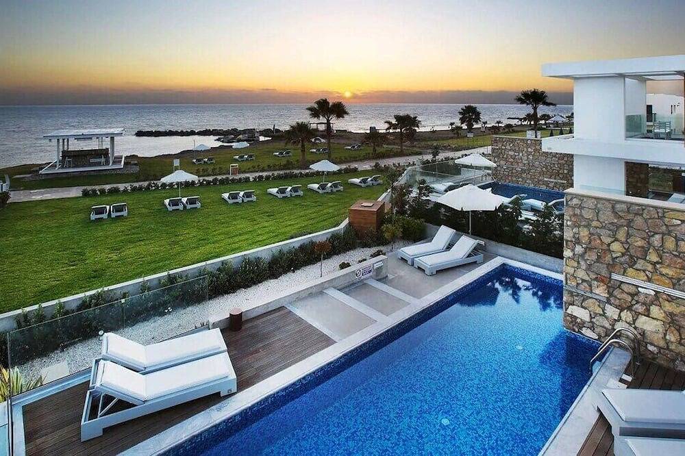 Villa for 8 People in Paphos, South Cyprus