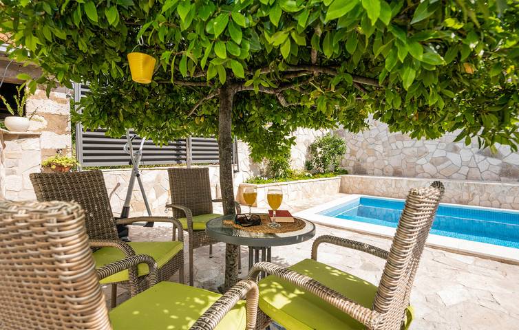 Gemütliche 1-Zimmer-Wohnung mit Pool, WLAN und Terrasse in der Nähe der Neretva in Dubrovnik-Neretva