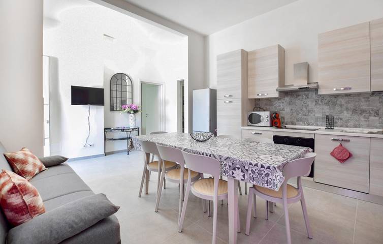 Apartamento vacacional entero, Apartamento con jardín, aire acondicionado, aparcamiento y WiFi a 1,5 km de la playa in Lido di Camaiore, Camaiore