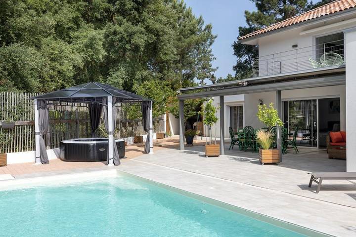 Villa pour 11 personnes, avec jardin ainsi que jacuzzi et piscine à Mimizan - 3