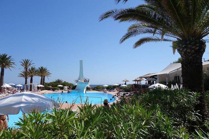 Ferienwohnung für 6 Personen, mit Balkon und Garten sowie Pool und Sauna in Théoule-sur-Mer