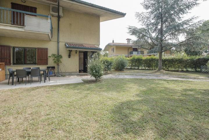 Ferienwohnung für 2 Personen, mit Balkon/Terrasse und Garten in Sirmione