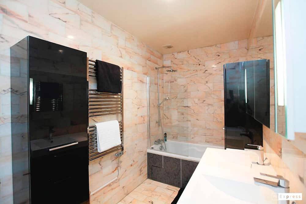 Ganze Wohnung, 3-room apartment in Versailles - Saint-Louis, Château on foot in Versailles, Yvelines