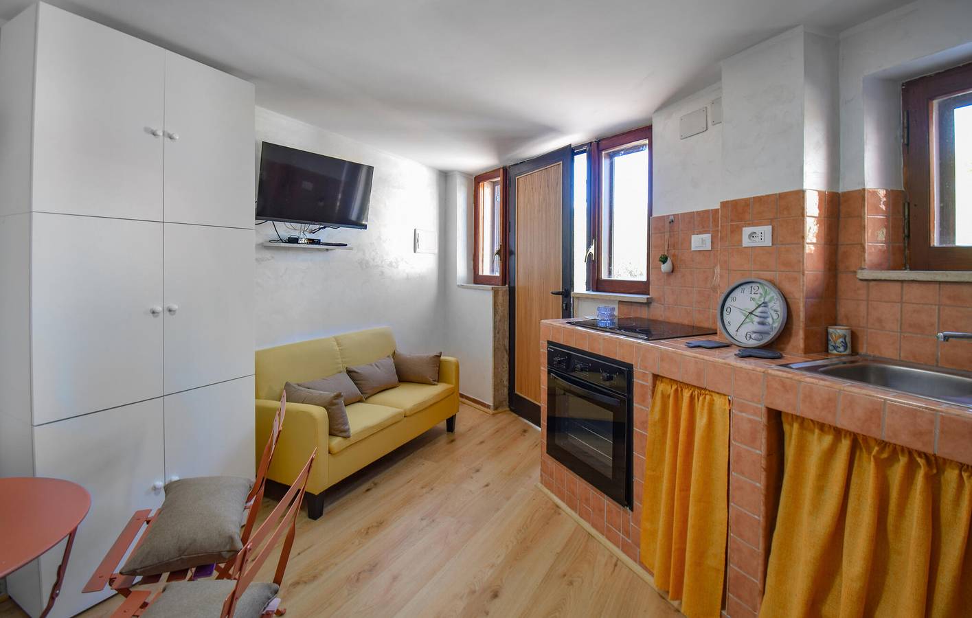 Ganze Ferienwohnung, Apartment im Stadtzentrum mit WLAN und Parkplatz in Castel di Tora, Terminillo