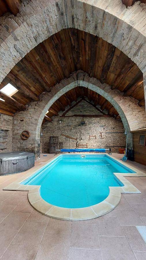 Gîte pour 4 personnes, avec jacuzzi et sauna ainsi que jardin et piscine à Plaisance (Aveyron)