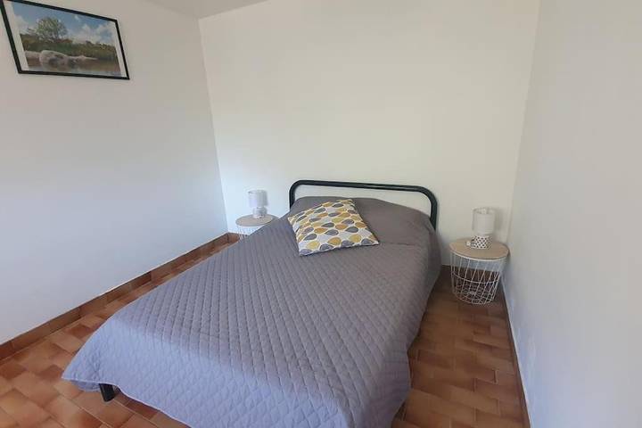 Gîte pour 5 personnes, avec vue ainsi que terrasse et jardin, animaux acceptés à Chanac - 2