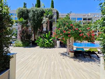 Ferienhaus für 3 Personen, mit Ausblick und Kinderpool sowie Pool und Garten in Varna