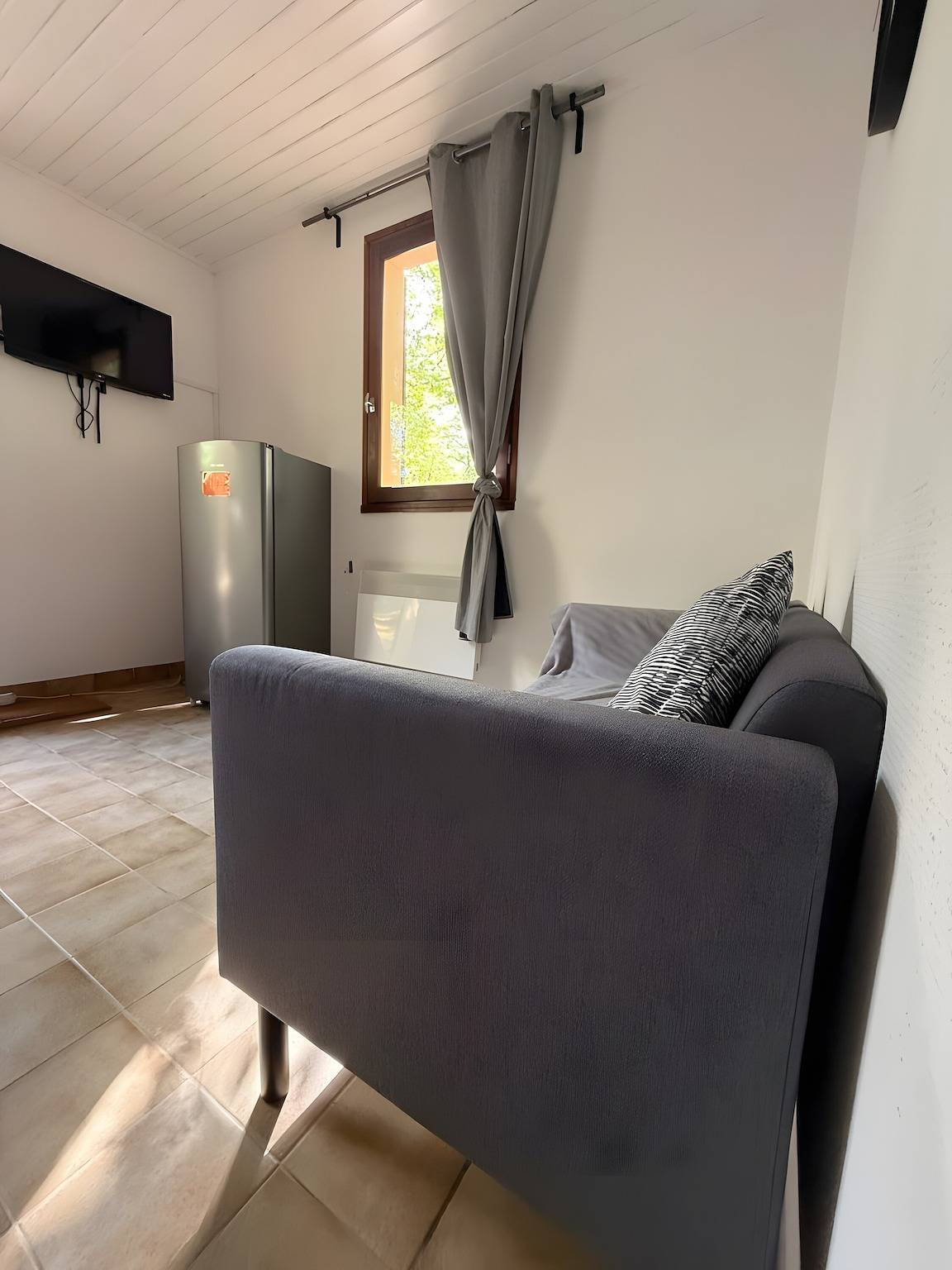 Maison de vacances « 6 personnes » avec piscine partagée in Calviac-en-Périgord, Périgord Noir