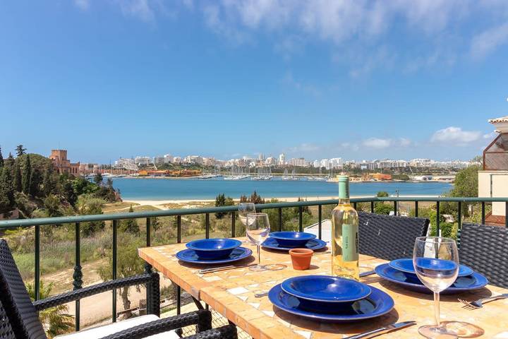 Casa de férias para 4 pessoas, com Vista para o mar e Jardim e ainda Piscina em Ferragudo