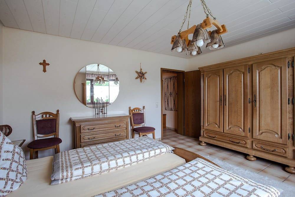 Ganze Wohnung, Große, geschmackvoll eingerichtete  Ferienwohnung in Tholey, Saar-Nahe-Bergland
