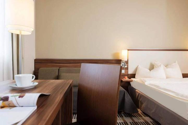 Ferienwohnung für 2 Personen, mit Garten und Terrasse sowie Pool, mit Haustier in Saarbrücken - 3