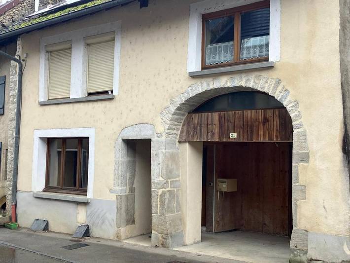 Location de vacances pour 15 personnes, avec jardin et piscine dans Mesnay