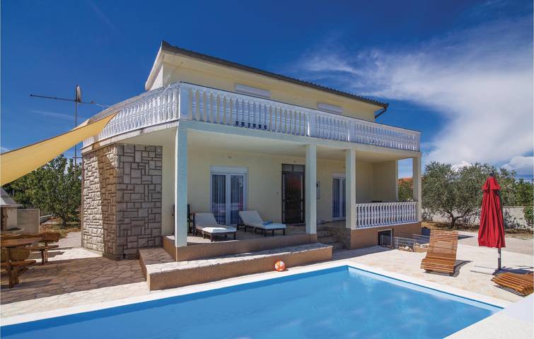Ferienhaus für 8 Personen in Općina Polača